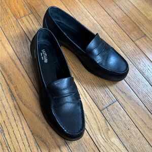 Eastland women’s 8-1/2 Black Loafers